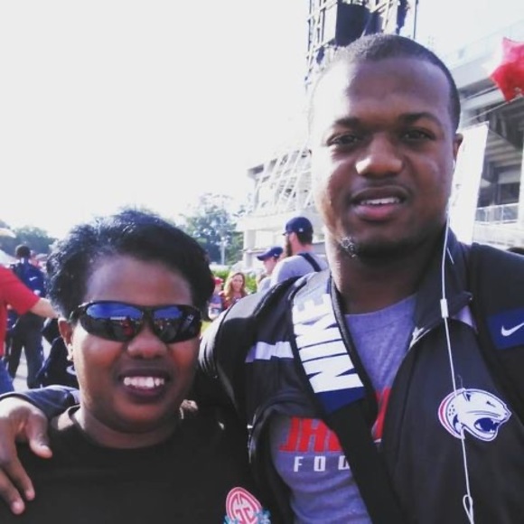 Meet your Posher, Carlos - Picture 1 of 1